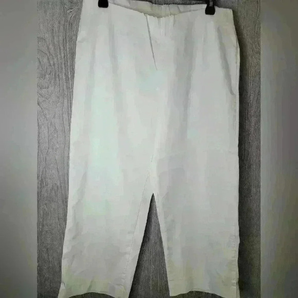 Vintage Womens white capris size medium made kn the U.S.A. - Picture 1 of 3